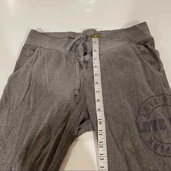 Pink Victoria’s Secret Gray Mid Rise‎ Capri Sweatpants Size XS - Picture 8 of 9